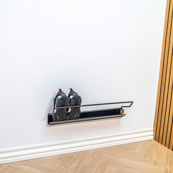 Valde skohylde 72 cm sort med en lille Noovall læder etiket.