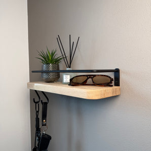 Wandgemonteerde plank eiken/staal, klein met 2 haken