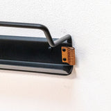 Valde skohylde 72 cm sort med en lille Noovall læder etiket.