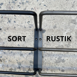 sort og rustik Nohr skohylde 
