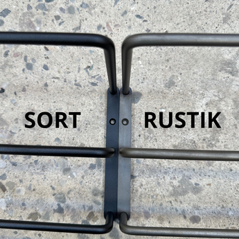 sort og rustik Nohr skohylde 