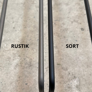 Forskellen på rustik og sort farven til toiletpapirsholderen